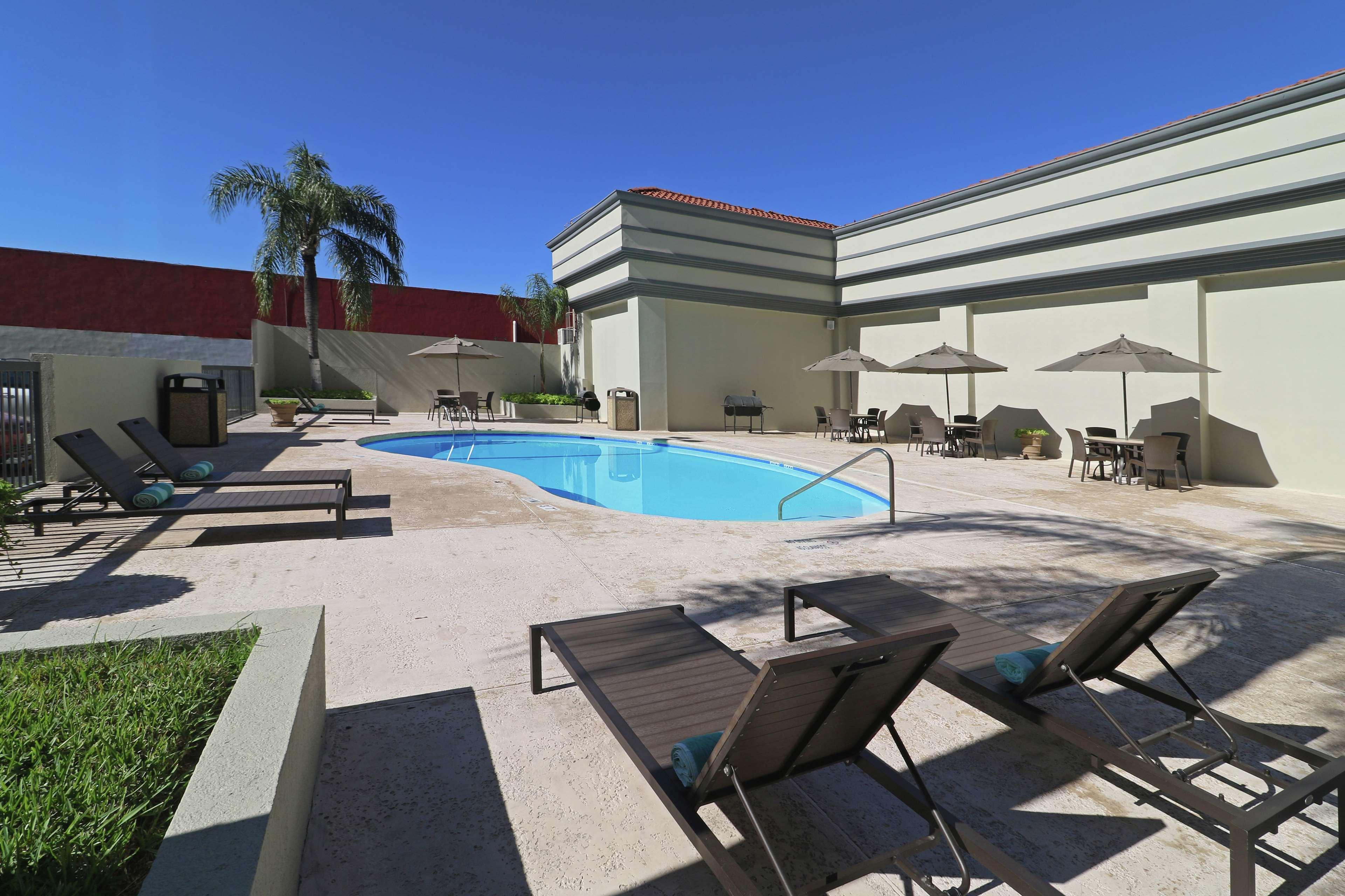 Hampton Inn Monterrey-Airport Apodaca Exterior photo