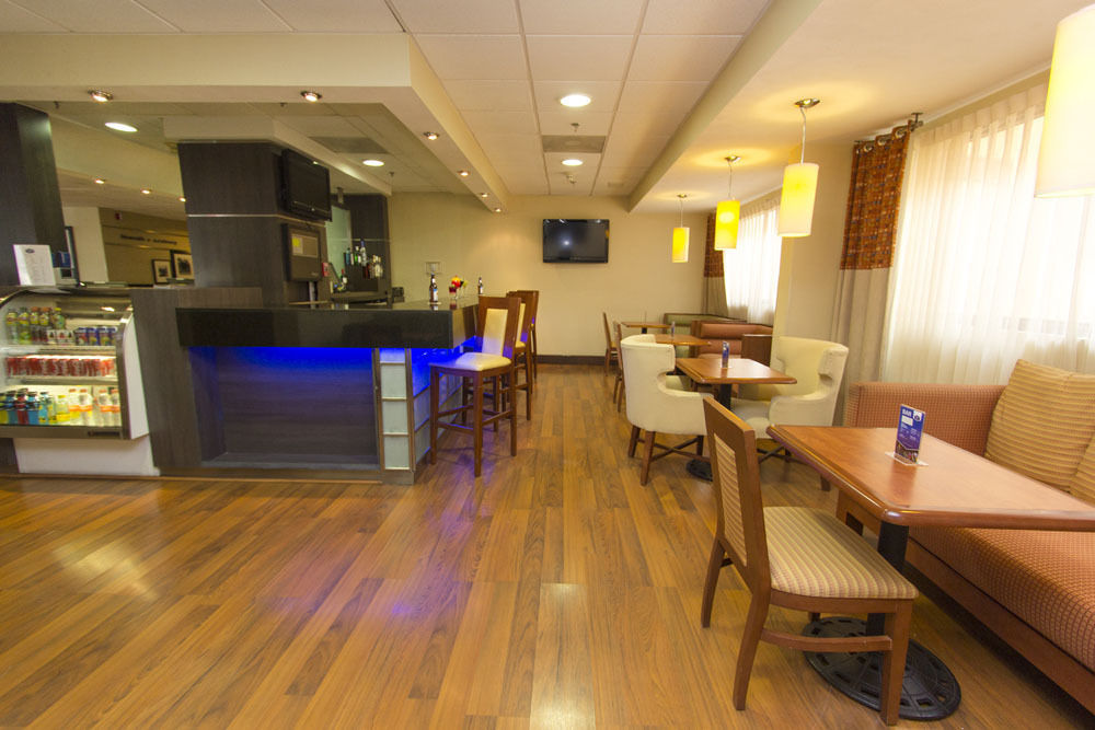Hampton Inn Monterrey-Airport Apodaca Exterior photo