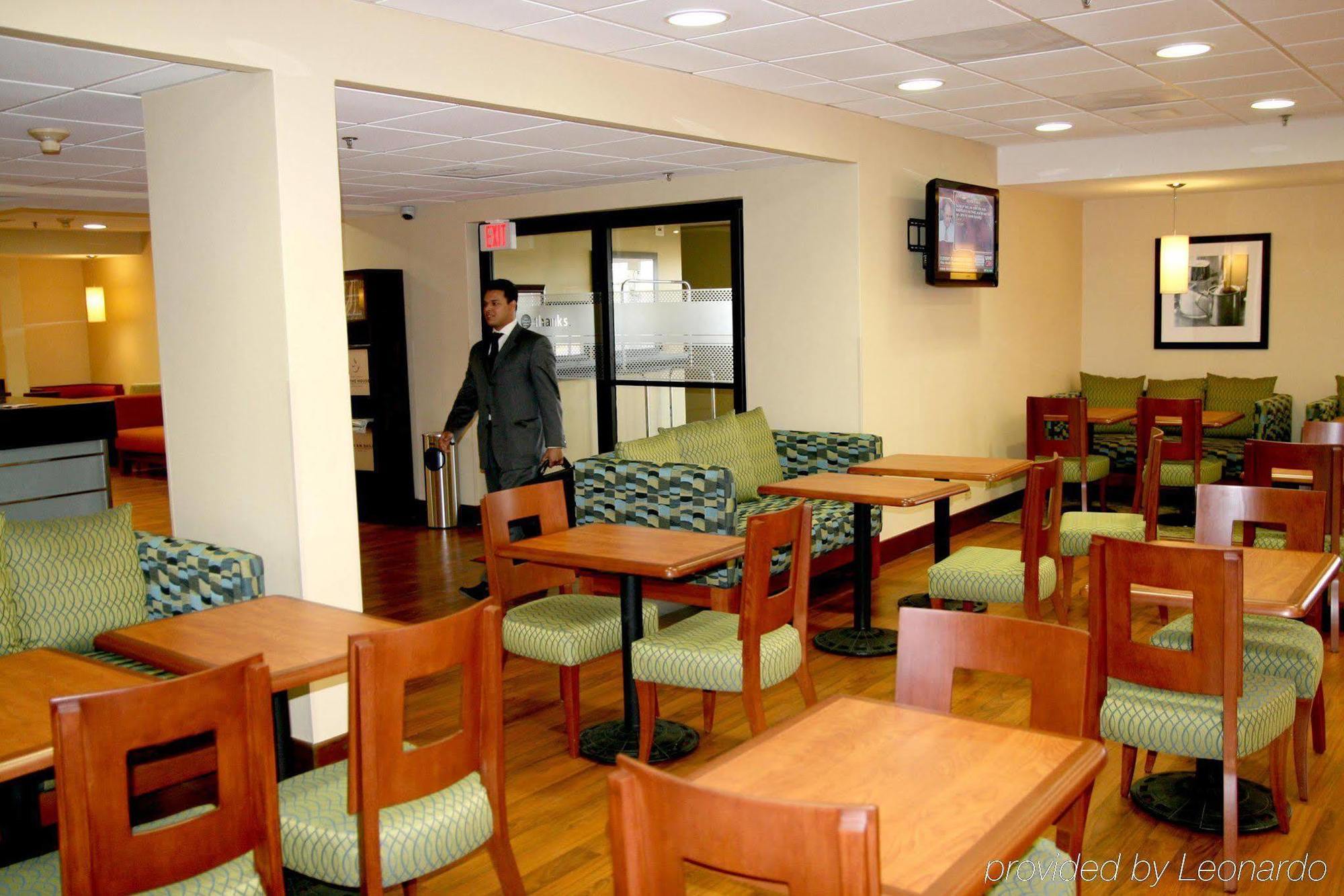 Hampton Inn Monterrey-Airport Restaurant photo